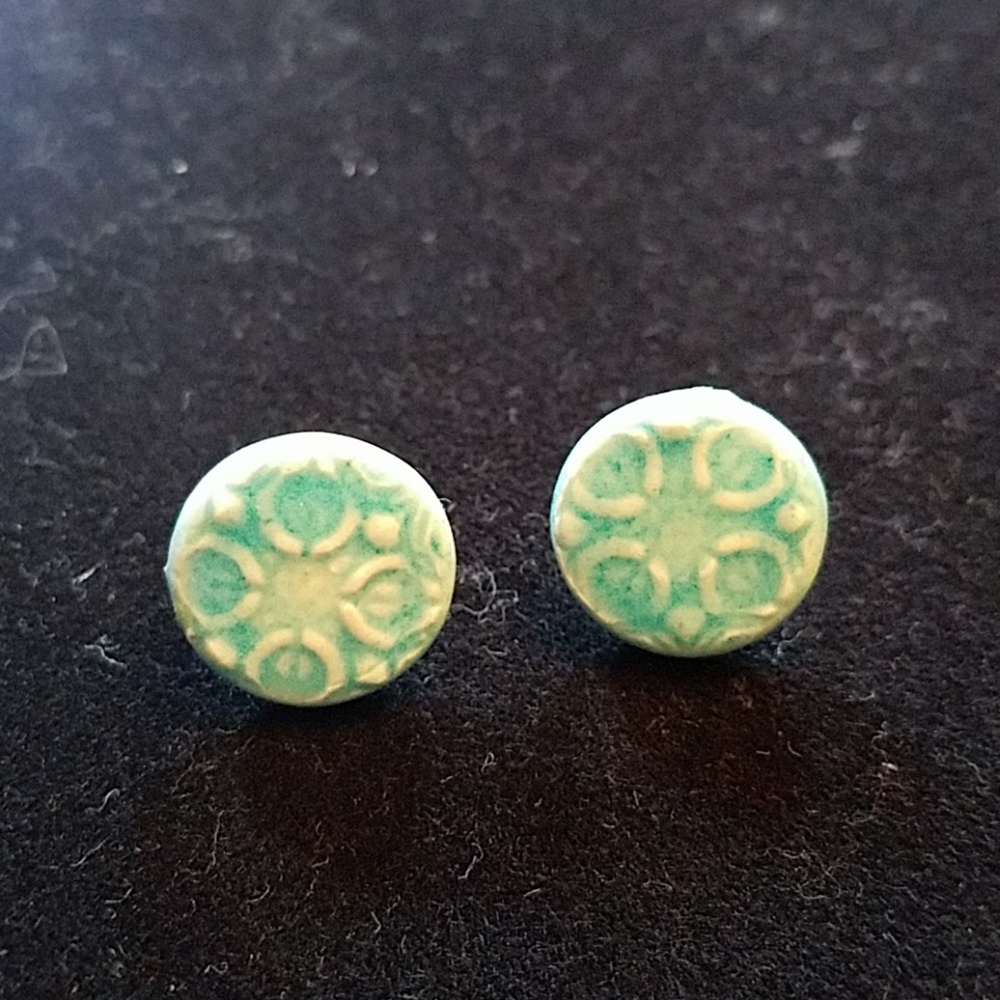 Lily Pottery ceramic studs